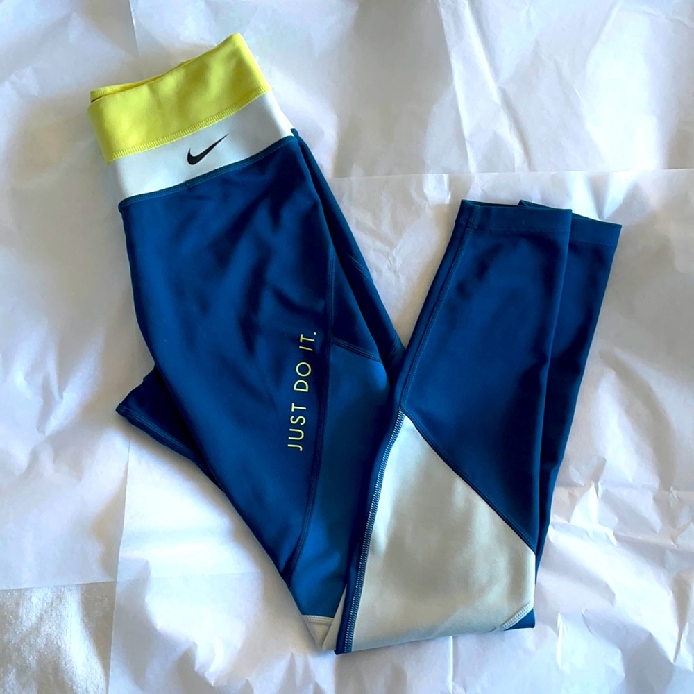 Nike cropped workout leggings